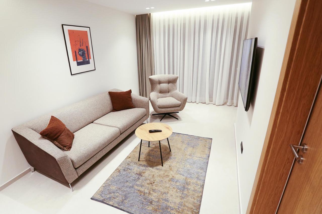 Hotel 12 Gjakova Екстер'єр фото