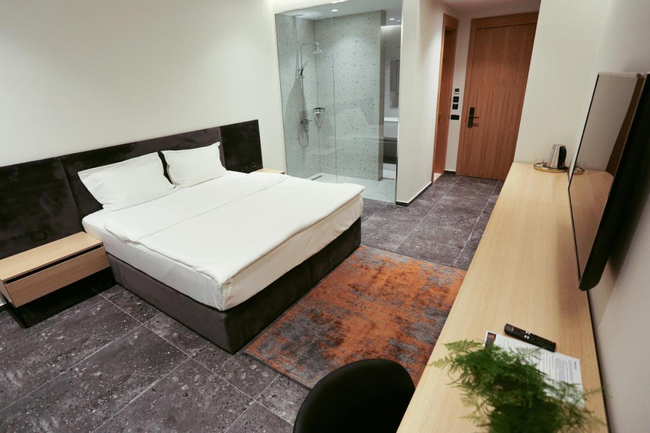 Hotel 12 Gjakova Екстер'єр фото
