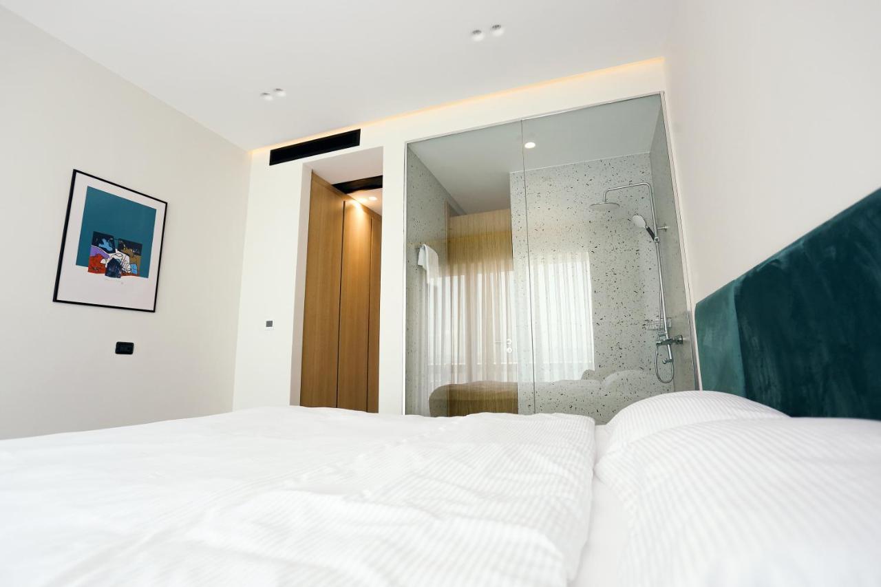 Hotel 12 Gjakova Екстер'єр фото