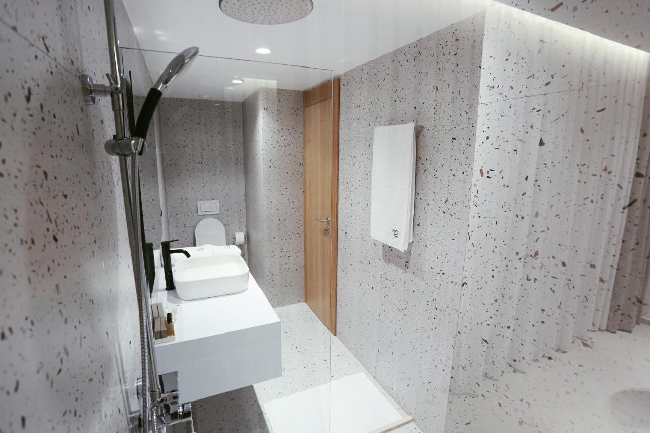Hotel 12 Gjakova Екстер'єр фото