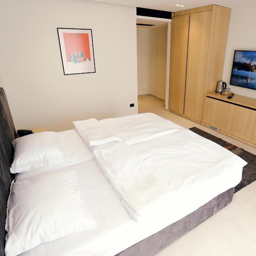 Hotel 12 Gjakova Екстер'єр фото