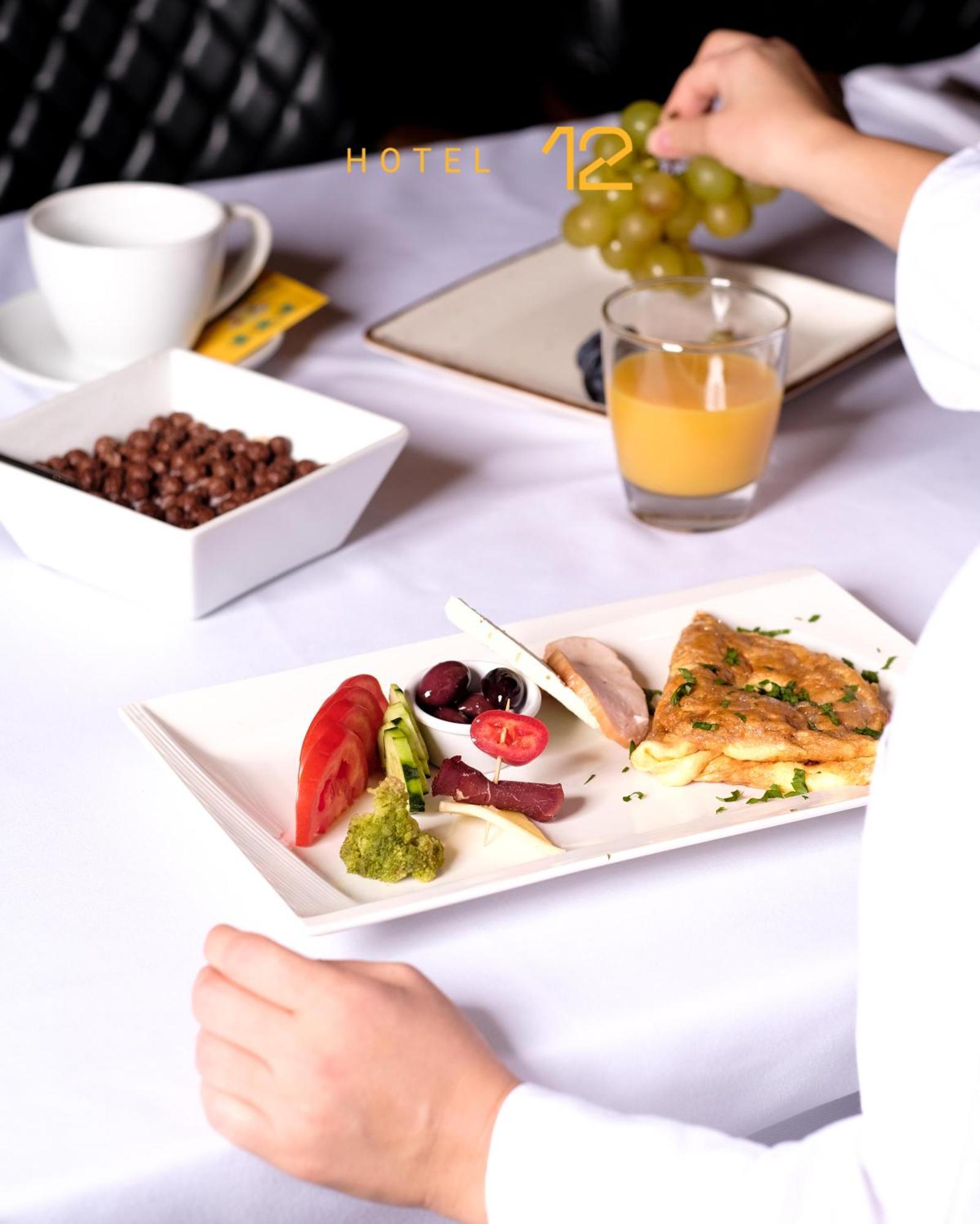 Hotel 12 Gjakova Екстер'єр фото